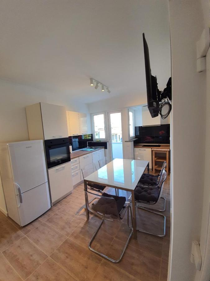 Apartment Gordon Малий Лошинь Екстер'єр фото