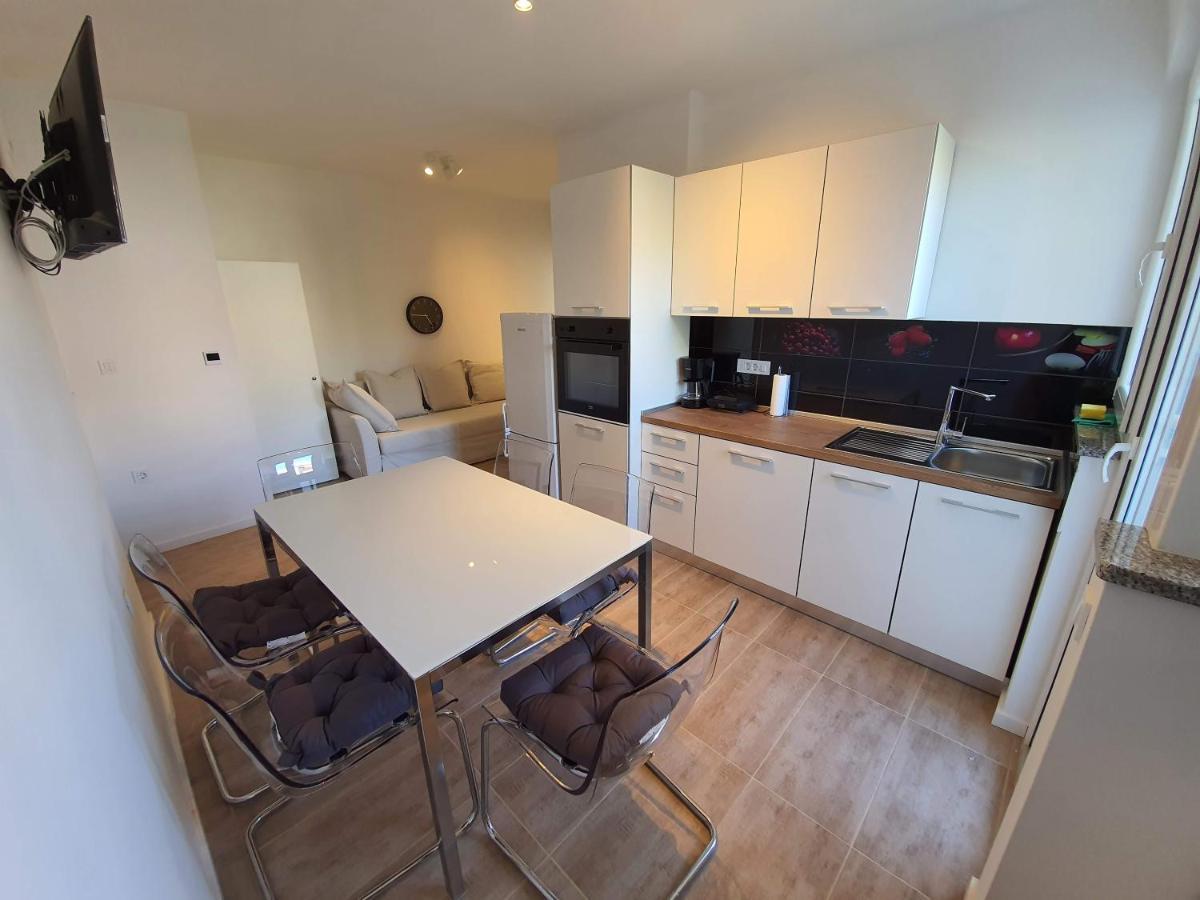 Apartment Gordon Малий Лошинь Екстер'єр фото
