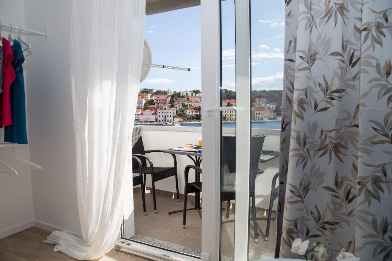 Apartment Gordon Малий Лошинь Екстер'єр фото