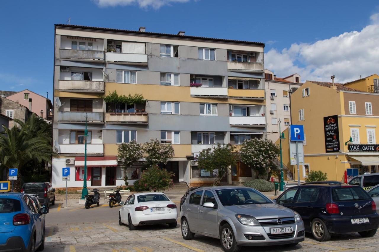 Apartment Gordon Малий Лошинь Екстер'єр фото